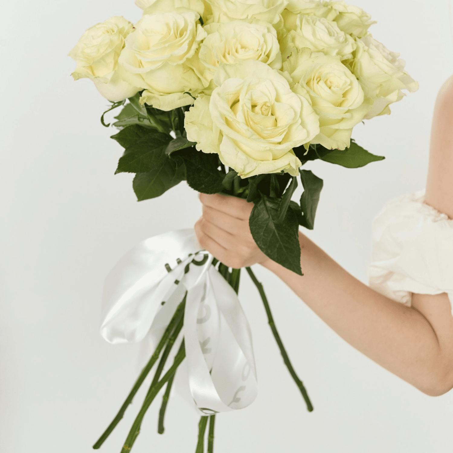 12 Rosas sin envoltura de condolencias