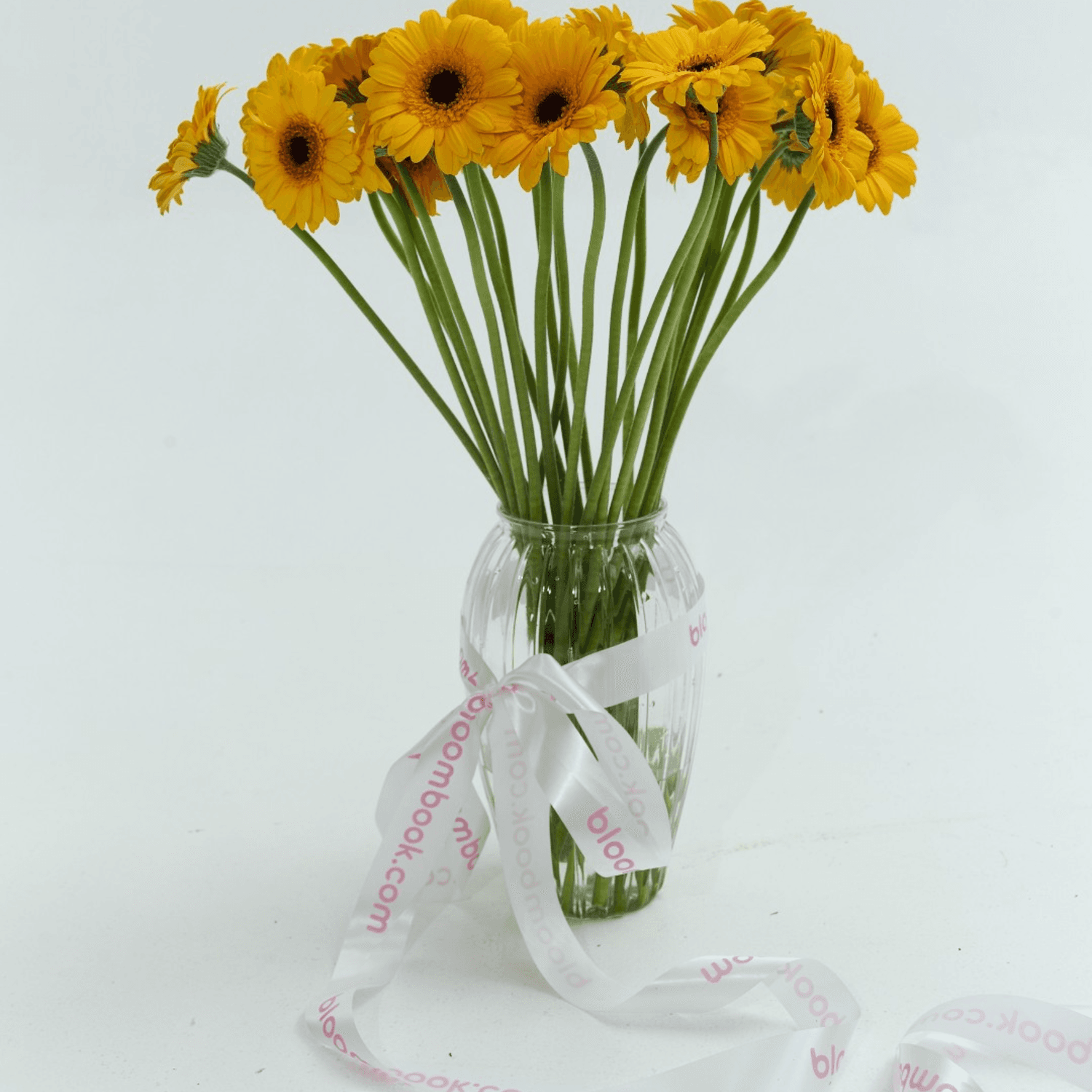 20 mini Gerberas Amarillas en Florero