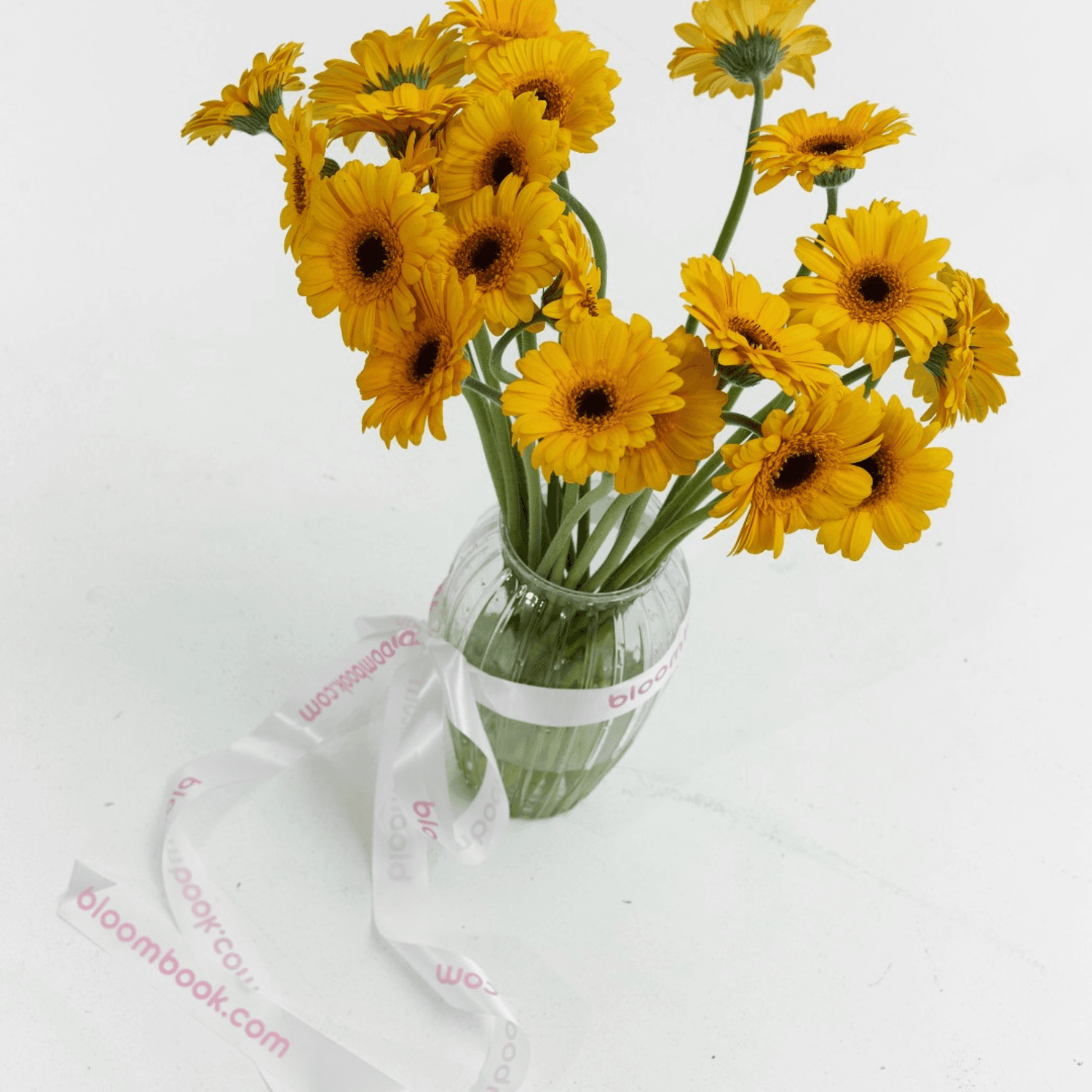 20 mini Gerberas Amarillas en Florero