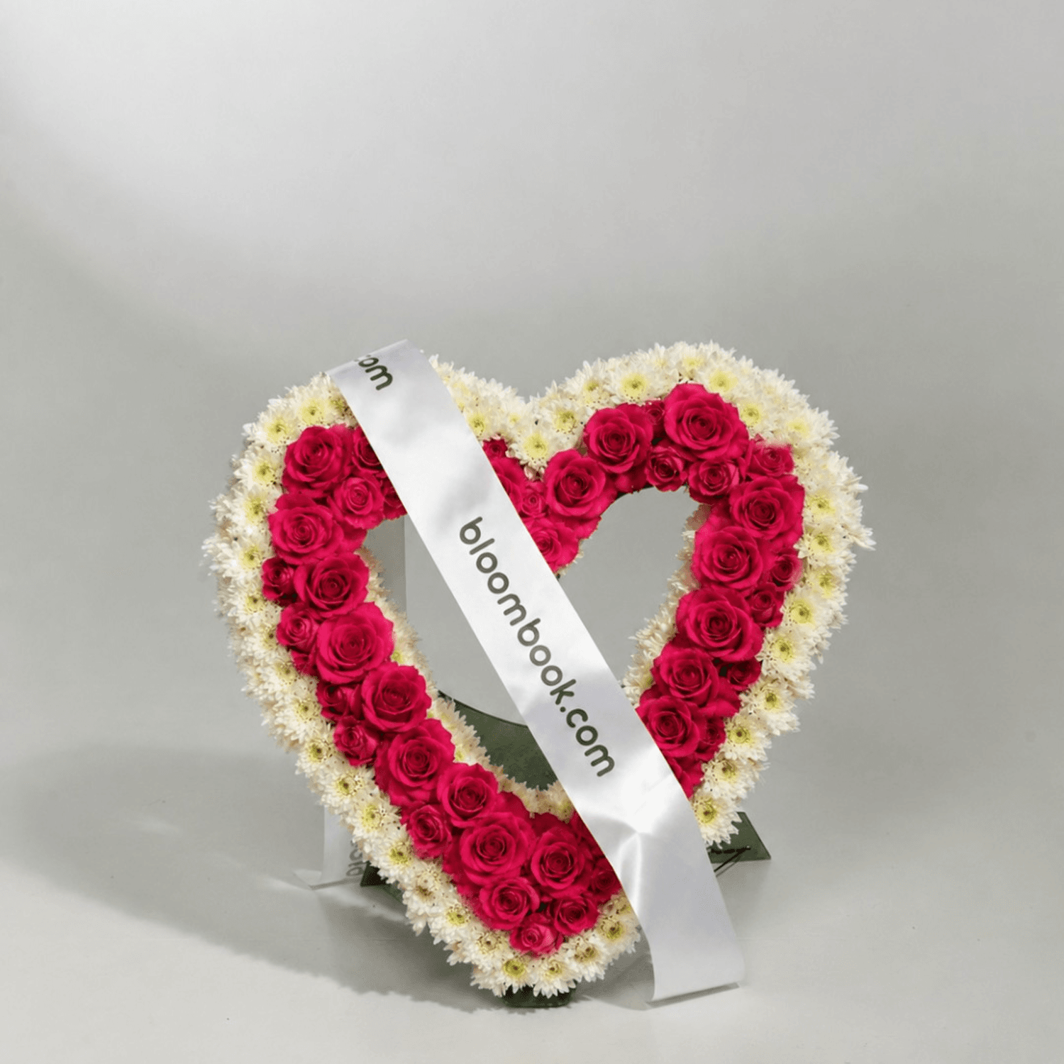 Corazón Fúnebre de Rosas y Crisantemos Blancos | Envío de Condolencias